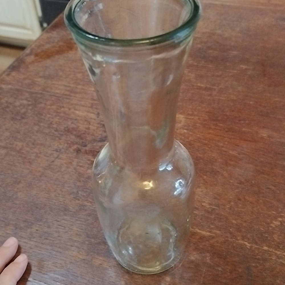 Wine Carafe/Vase. 122GW3